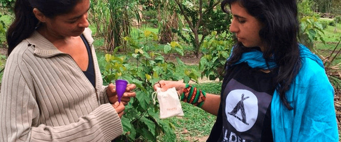 Você sabe quais são os benefícios de doar ao próximo? Conheça também os programas de Doação de coletores menstruais da Fleurity
