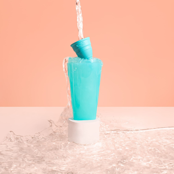 Kit Coletor Menstrual e Copo Esterilizador com Aplicador de Brinde